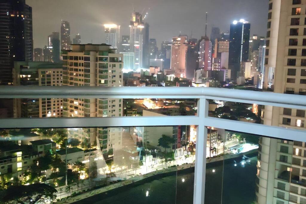 Aveline Suites Elite Rockwell View Acqua Private Residences Near Rockwell Makati Manila Exteriér fotografie